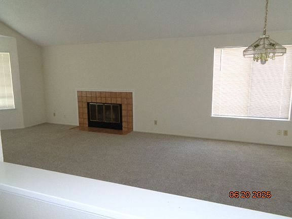 3rd image of 272 Newport Cir