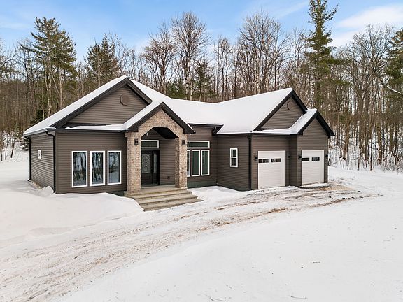 3rd image of 258 Brooks Rd