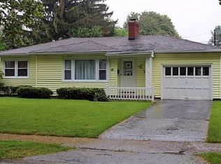 41 W Holcroft Rd, Rochester, NY 14612