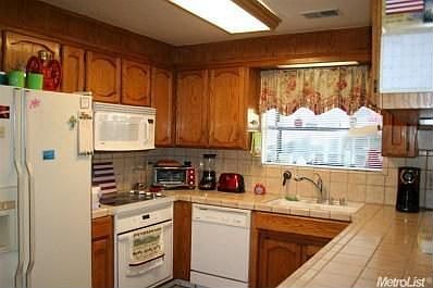 2nd image of 3420 Estate Dr