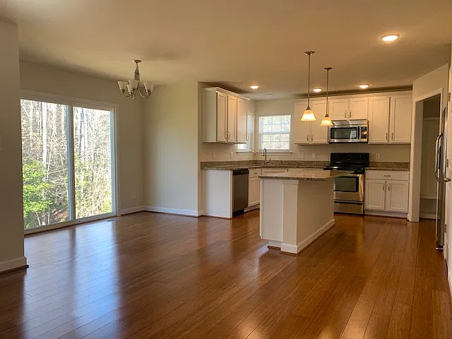 4 bed, 2600 sqft, $2,850 — Photo 4