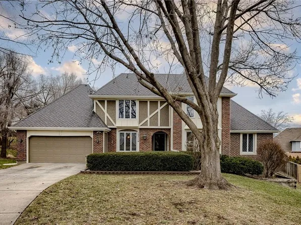 10716 W 108th Ter, Overland Park, KS 66210