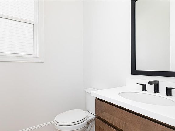 5th image of 812 Keystone Dr