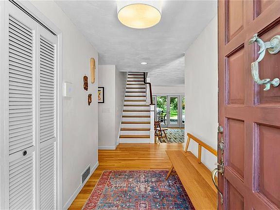 4th image of 6 North Ln