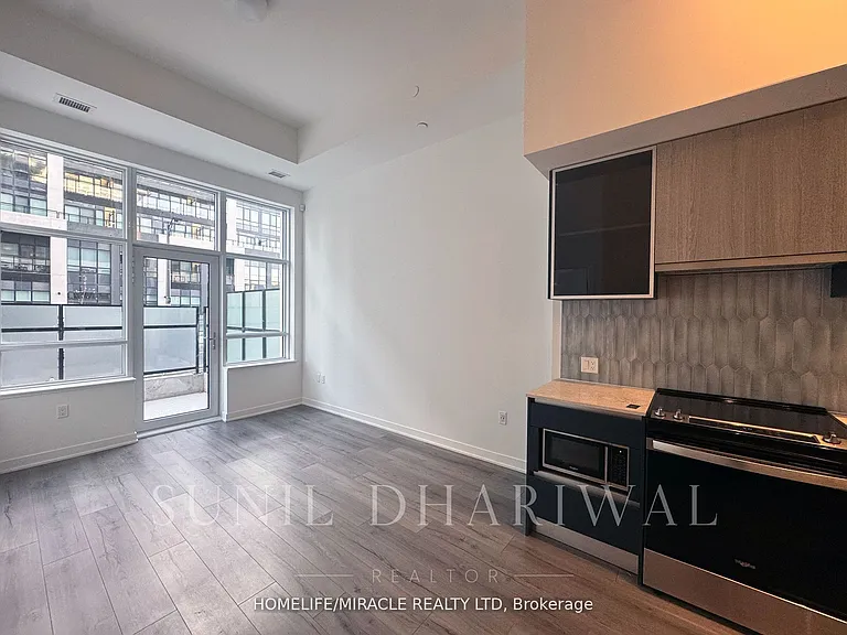 395 Dundas St W #122 — Photo 13