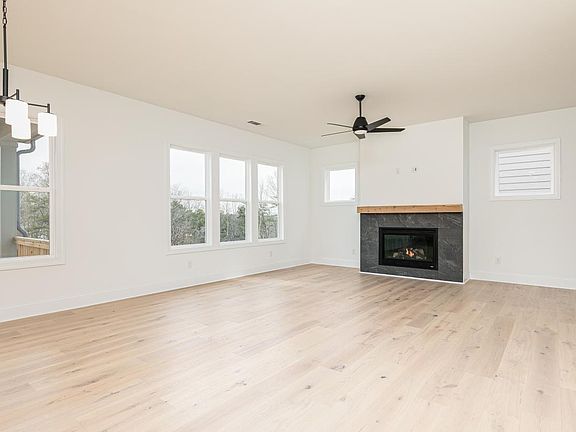 5th image of 1047 Winding Branch Dr