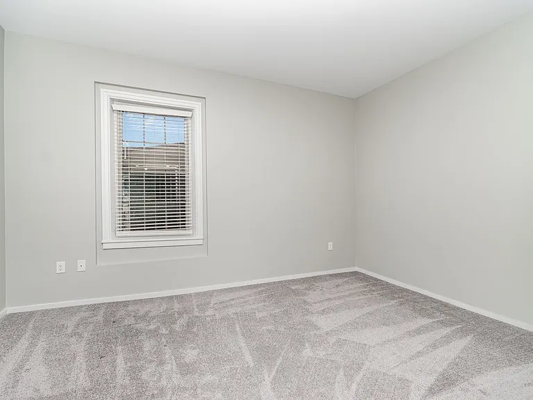 17 E High St — Photo 13