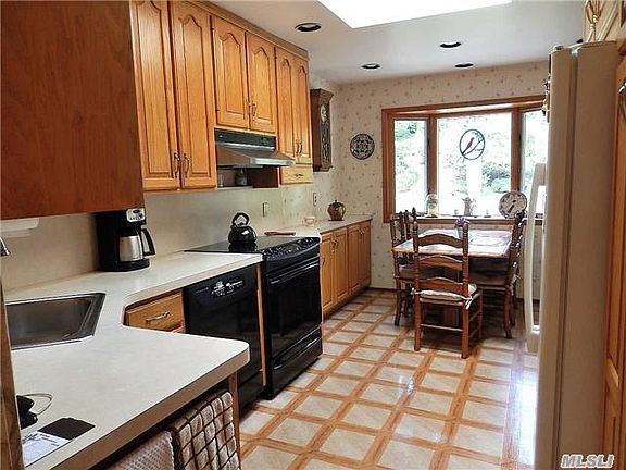 2nd image of 122 Forest Dr