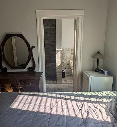 2nd image of 4610 Bond St #5