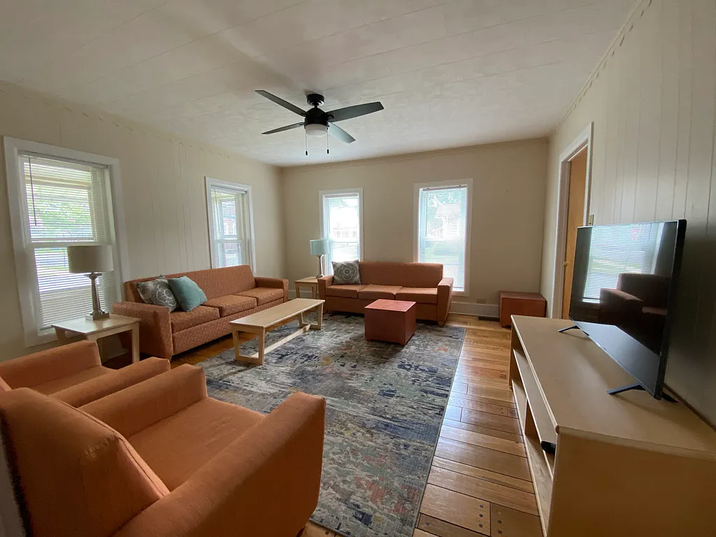 1202 Memorial Avenue - 1 — Photo 2