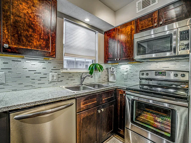 4303 Buena Vista St #203 — Photo 5