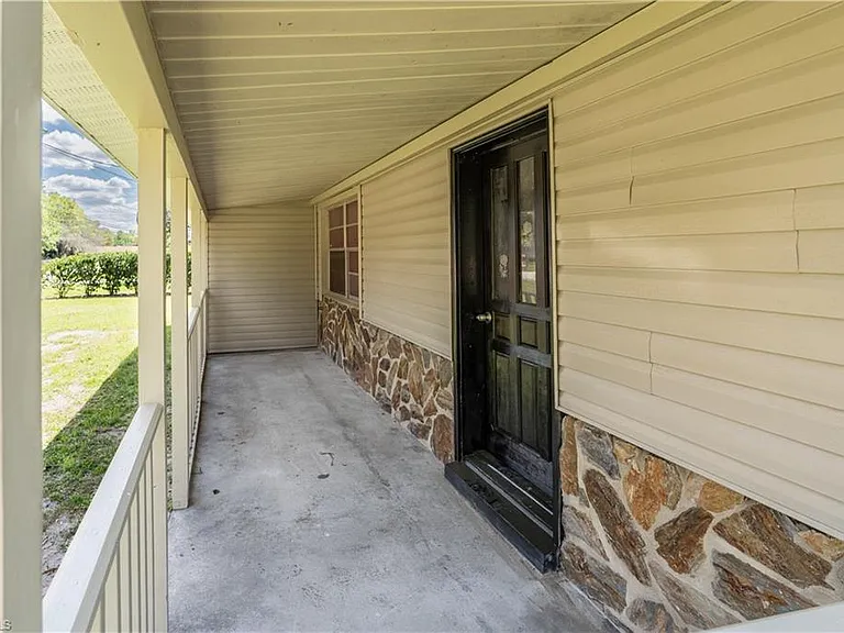 2352 Sunny View Dr — Photo 2