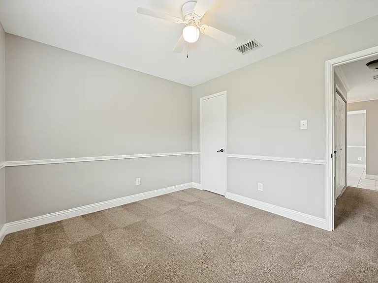 1601 Elm St — Photo 15