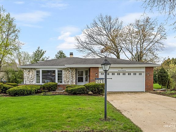 2nd image of 1321 Iroquois Ln