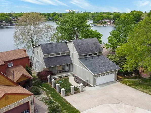 143 NW North Shore Dr, Lake Waukomis, MO 64151