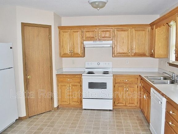 5th image of 513 W Broadway St