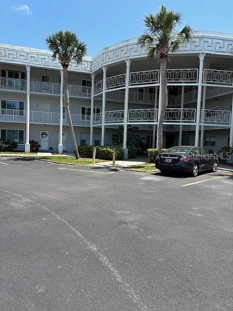 1st image of 2449 Columbia Dr APT 13