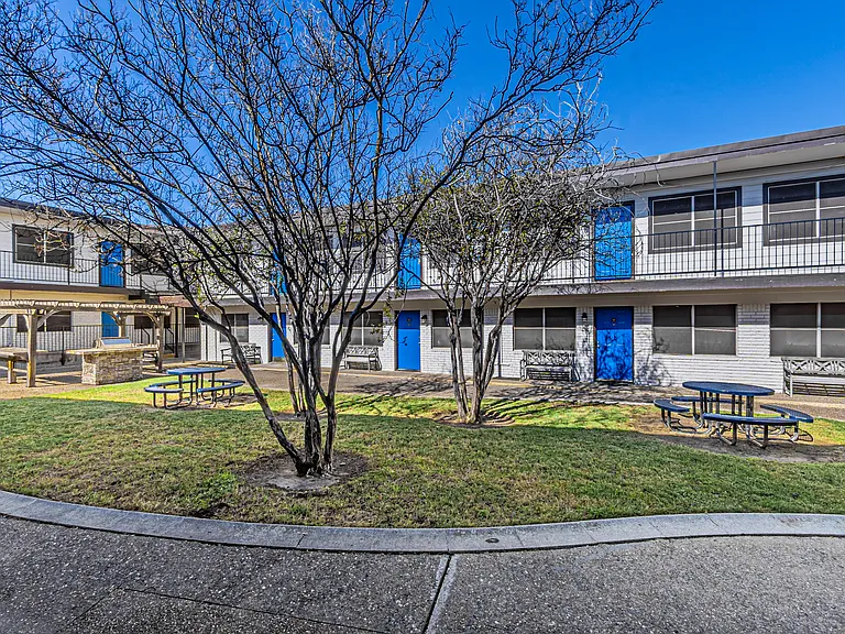 Northridge Court Apartments — Photo 4