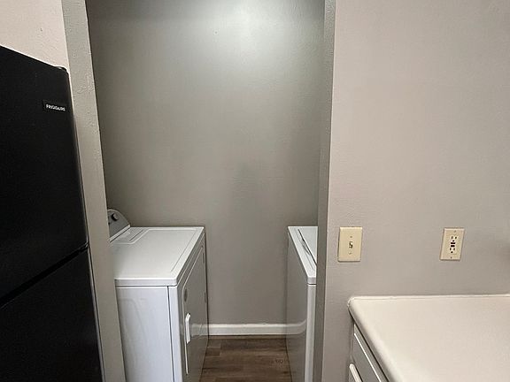 3rd image of 135 Rockyreef Cir