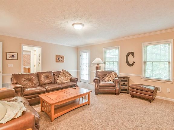 5th image of 2441 Chimney Top Ln