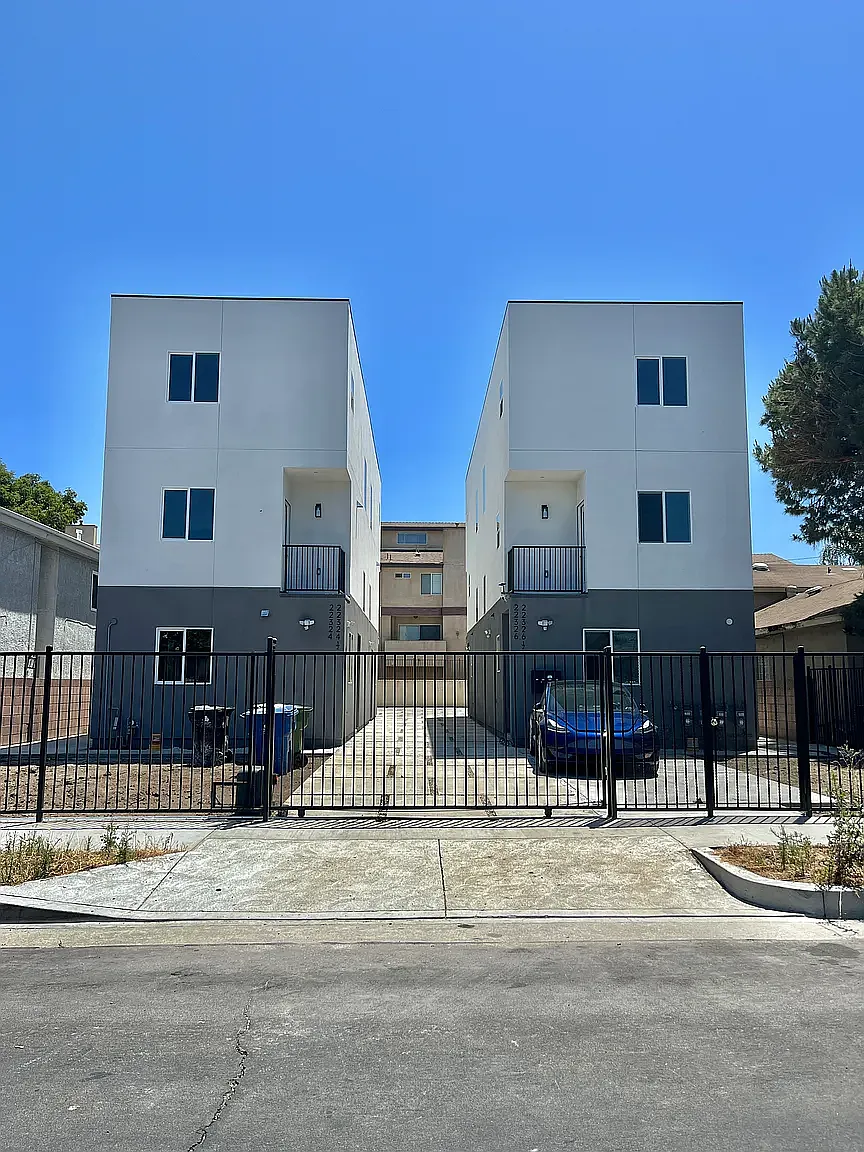3 bed, 3.5 bath, 1378 sqft, $3,650 — Photo 1