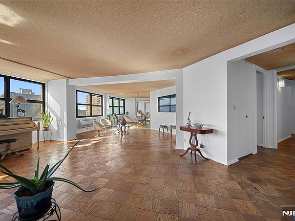 4th image of 7004 Boulevard East APT 25A