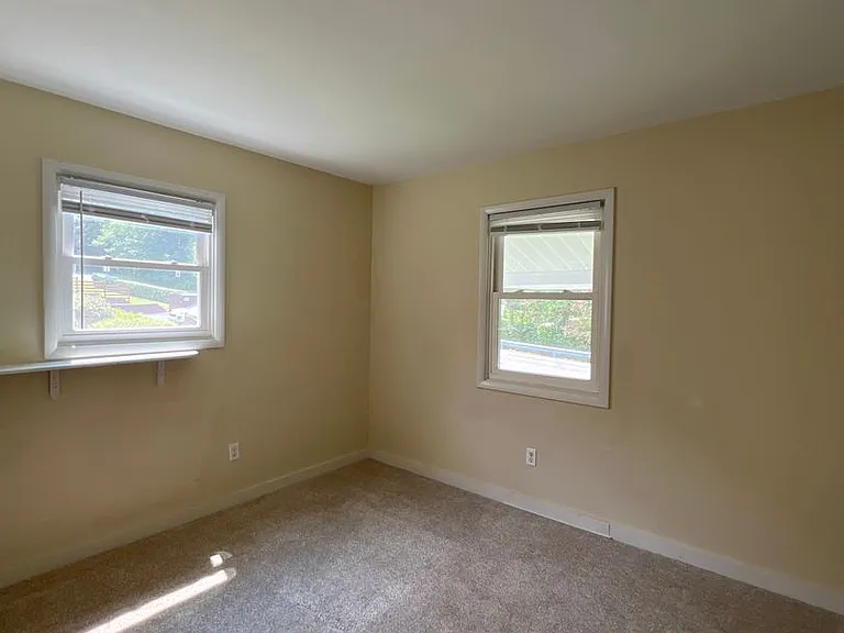 704 Torrey Ln — Photo 12