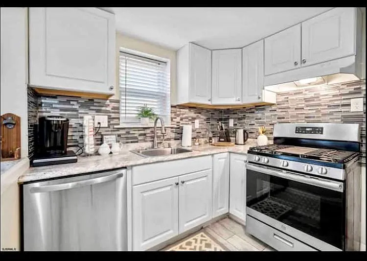 202 N Sacramento Ave #1 — Photo 3