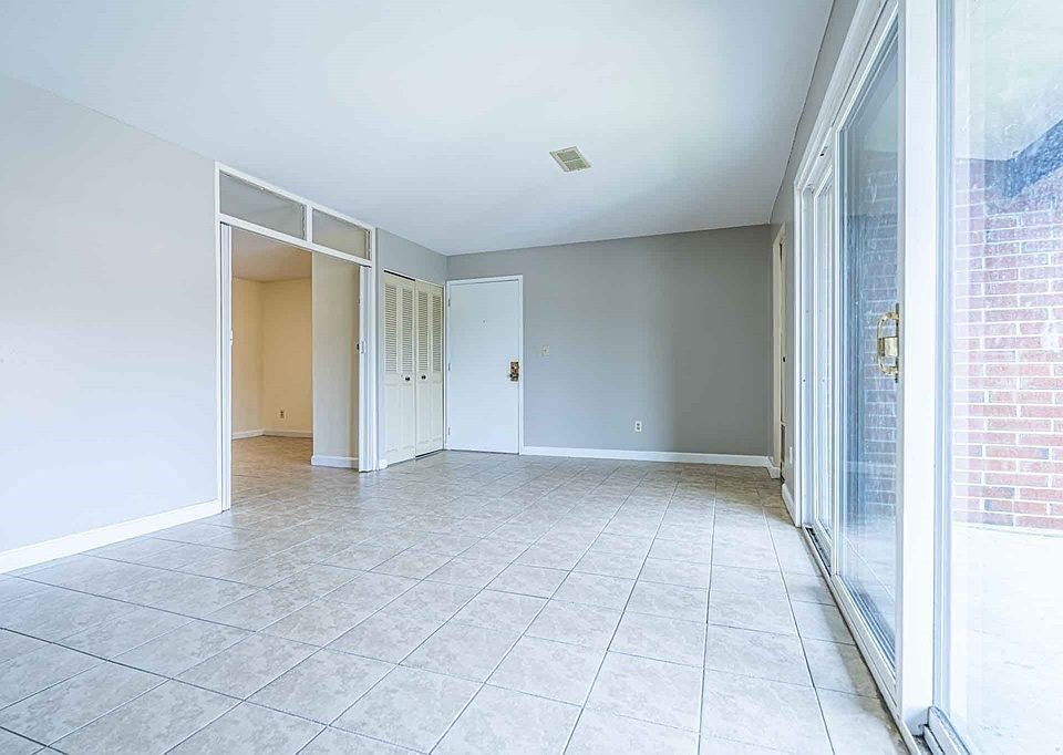 221 Oak St Brockton MA Zillow