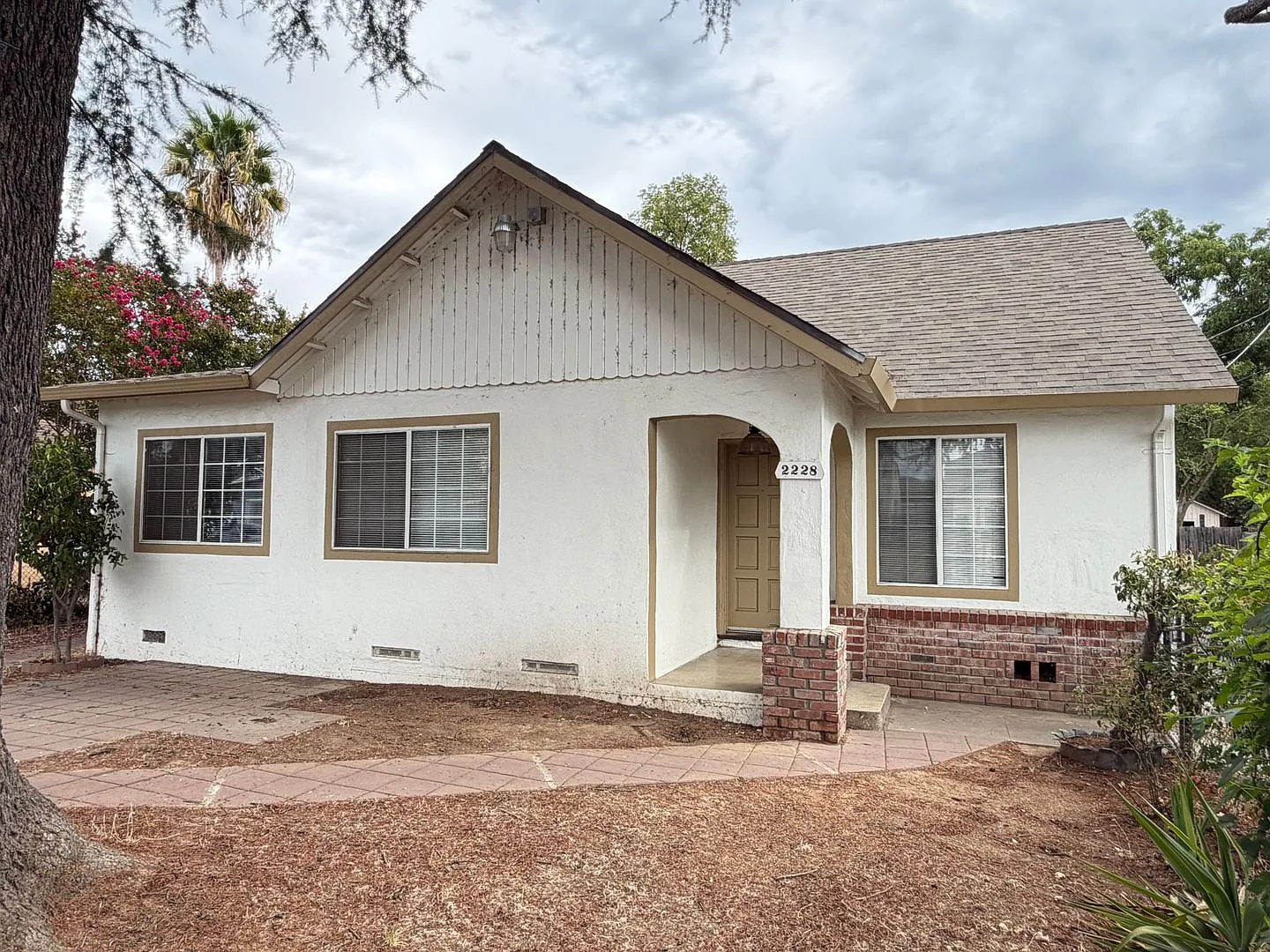 2228 Roanoke Ave. — Photo 2