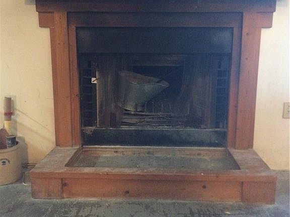 4th image of 1300 Rolling Hills Dr