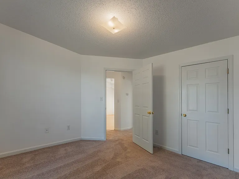290 Stone Hill Dr — Photo 11