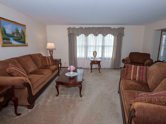 4th image of 24503 Arrowhead Dr