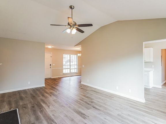 3rd image of 404 Sorensen Way