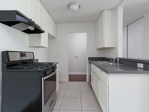 3rd image of 5161 Riverton Ave #208