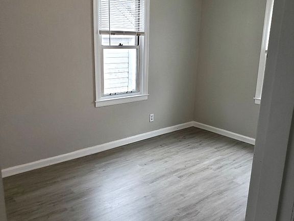 4th image of 331 Sandhurst Dr