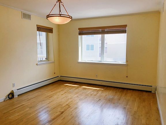 3rd image of 210 Outlook Ave #1