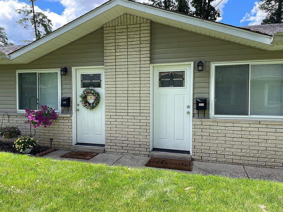 Ranch style duplex
Unit on the right