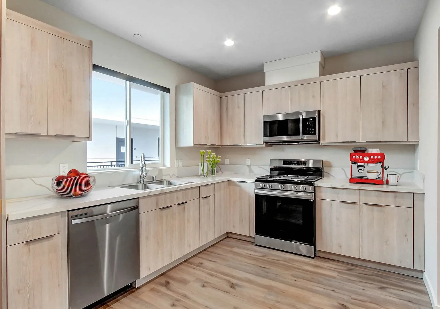 5501 Laurel Canyon Blvd — Photo 1
