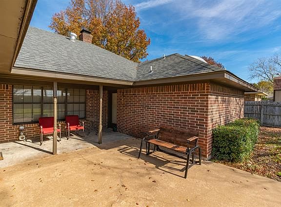 3rd image of 3703 Sunhill Dr