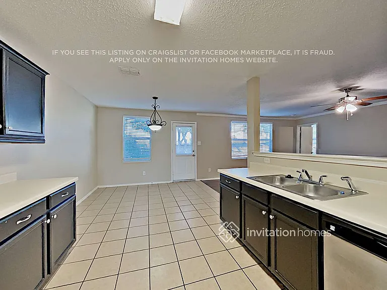 1512 Windy Meadows Dr — Photo 7