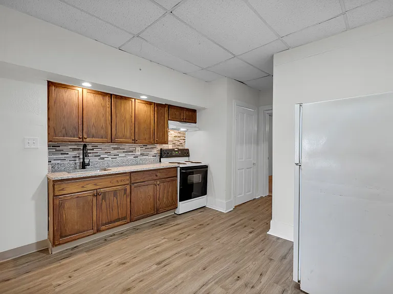 426 W Green St #1 — Photo 6