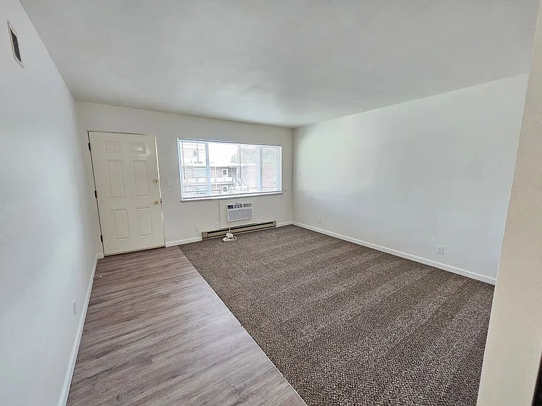 615 S Alder St — Photo 3