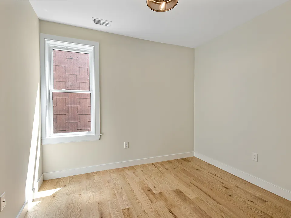 277 Webster St #3