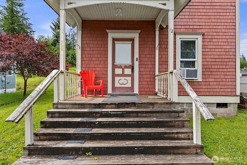 2nd image of 722 E Cowlitz Street