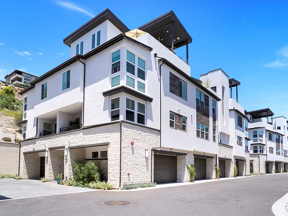 2844 Avella Cir