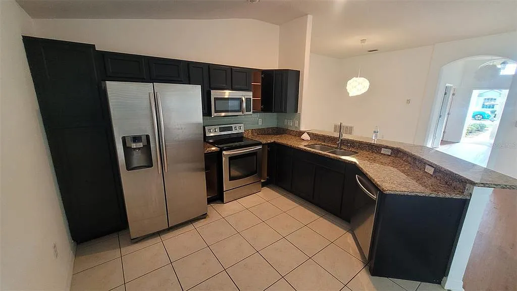 3 bed, 2.0 bath, 1746 sqft, $2,300 — Photo 3