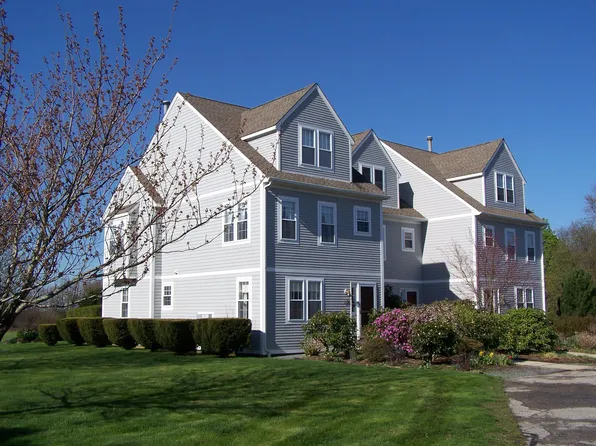 201 Fairway Dr, Middletown, RI 02842