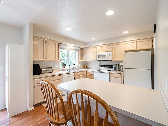 5th image of 398 Lower Lavista Ct NW