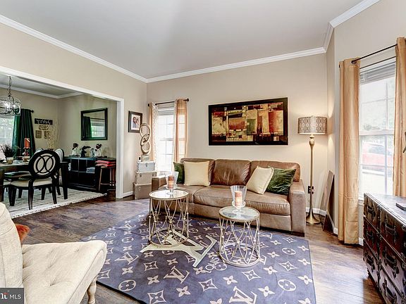 3rd image of 10909 Melwood Park Pl